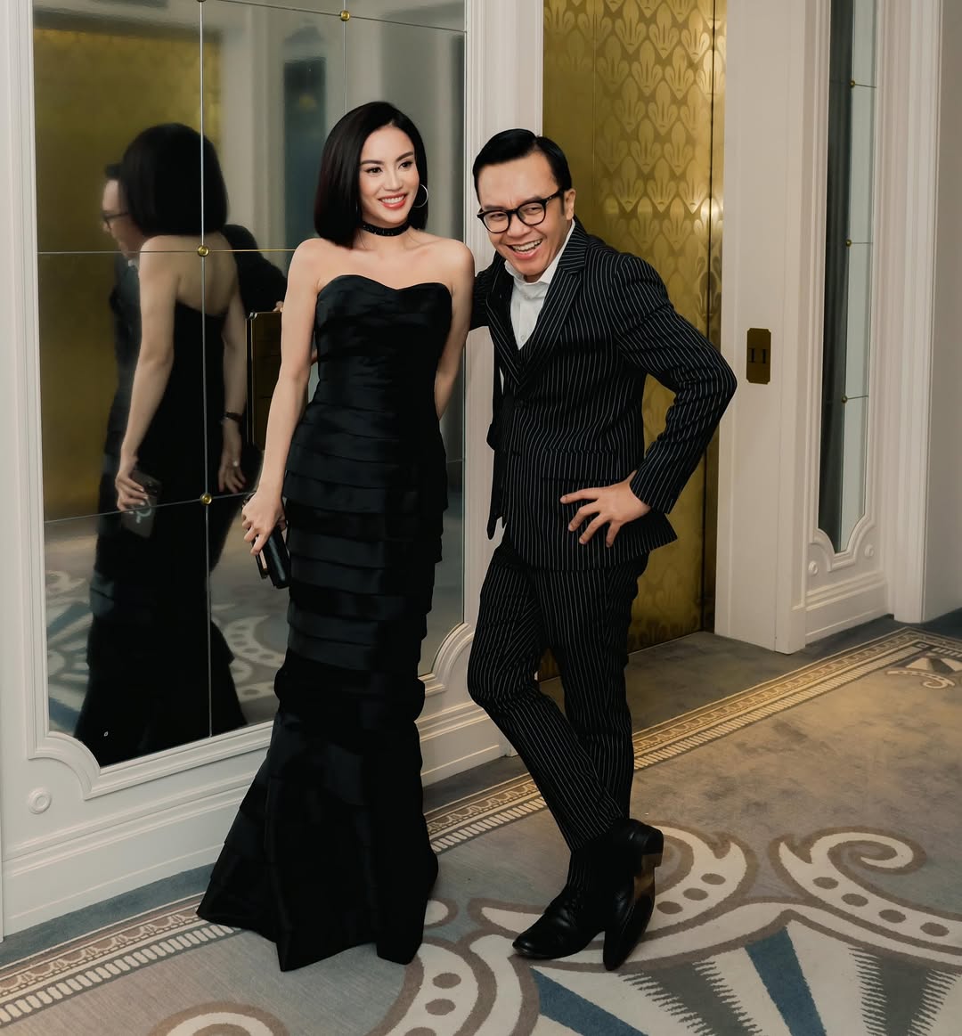 Pose Ari Lasso bucin ke Dearly Joshua. [Instagram]